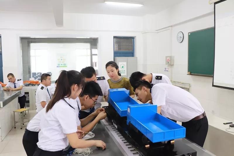 是铁路货运组织